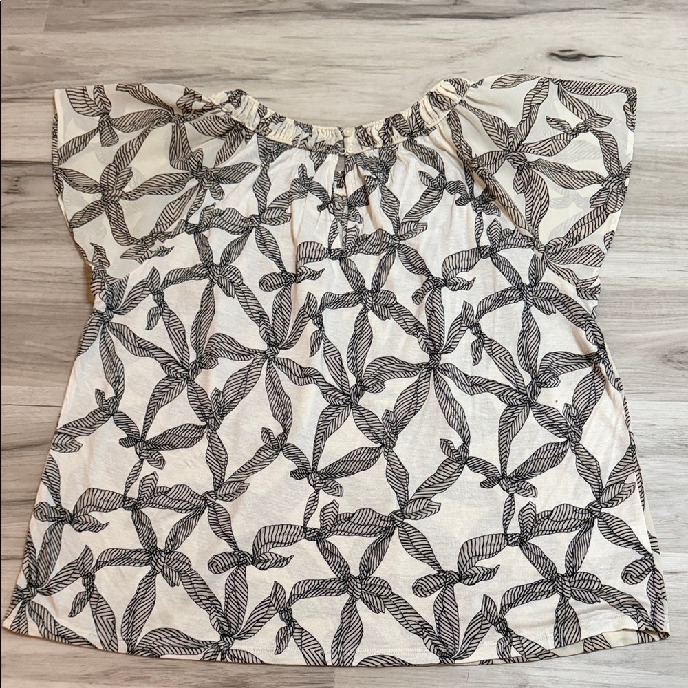 LOFT Black and White Short sleeve Patterned Blouse size Large - Picture 2 of 11